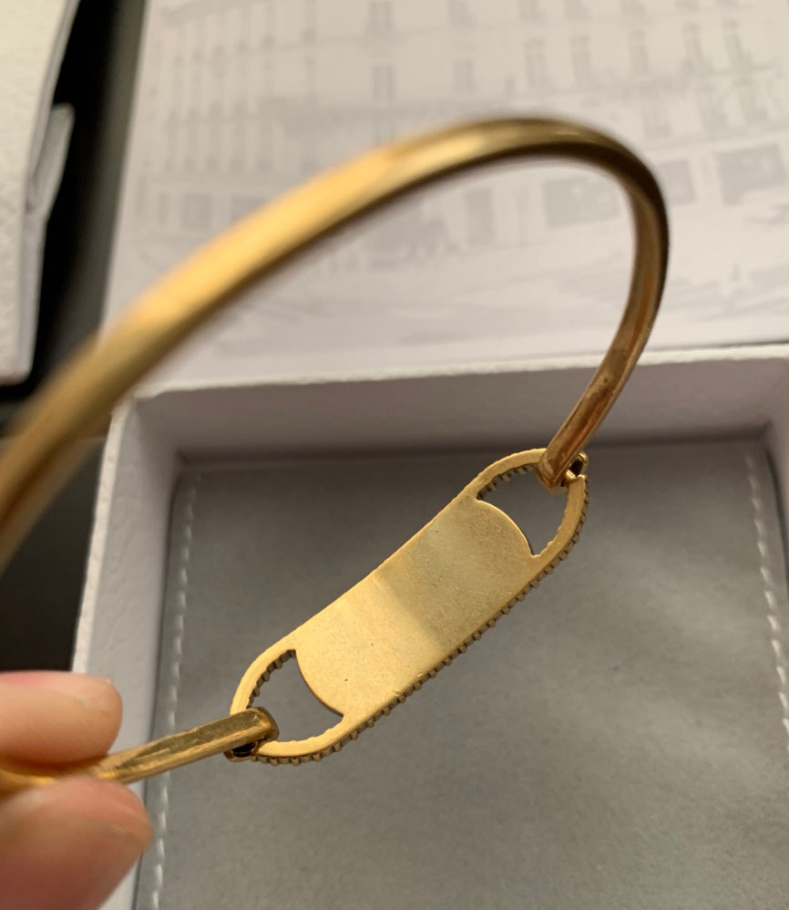 Designer letter Bracelet 2021 New Hot Golden inlay diamond Bracelet with gift box high quality fashion luxury free shipping 022108, White
Designer letter Bracelet 2021 New Hot Golden inlay diamond Bracelet with gift box high quality fashion luxury free shipping 022108, White