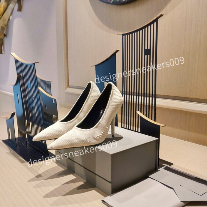 2022 new women's sweet temperament sandals princess shoes thin soled wedding party shoes a pair of bows with crystal decorative Satin high heels, 04
2022 new women's sweet temperament sandals princess shoes thin soled wedding party shoes a pair of bows with crystal decorative Satin high heels, 04