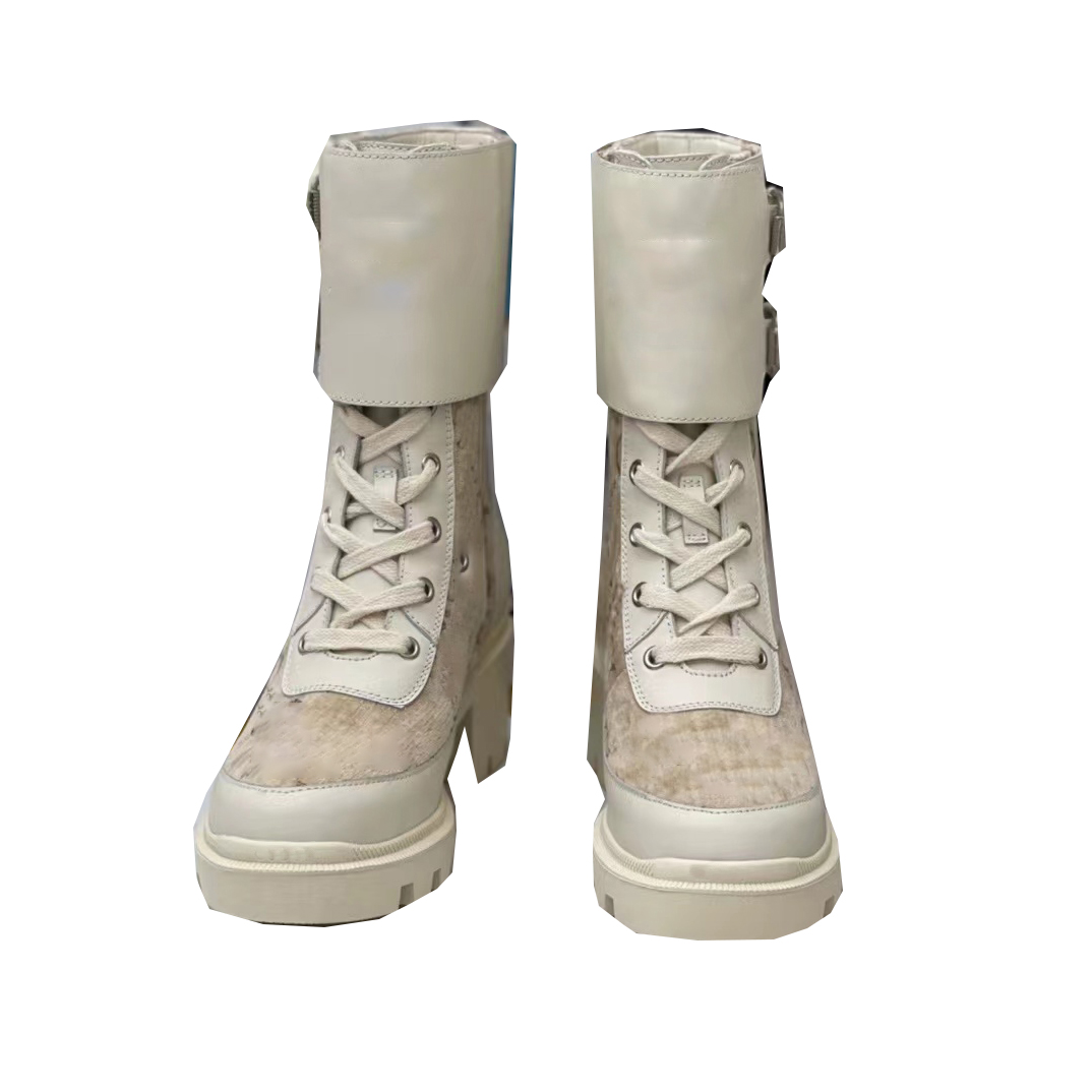 Luxurys Designers boots Women ankle shoes Martin Boot Real Leather Non Slip High Quality Snake pattern on the sole Lace-Up Outdoor Mid Heel Shoe Fashion Booties 35-42, Customize
Luxurys Designers boots Women ankle shoes Martin Boot Real Leather Non Slip High Quality Snake pattern on the sole Lace-Up Outdoor Mid Heel Shoe Fashion Booties 35-42, Customize