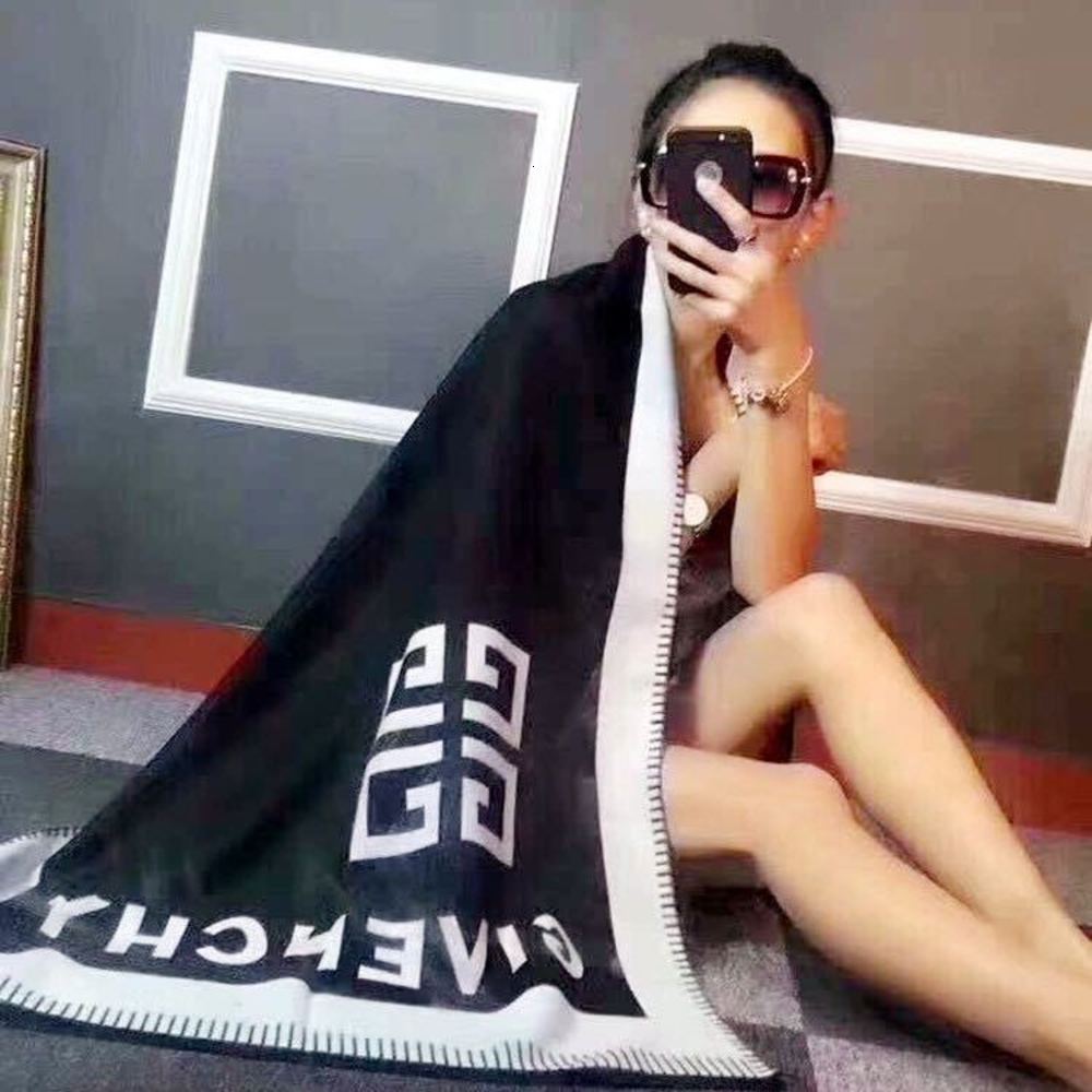 British Plaid Scarf autumn winter cashmere blend letter G large size shawl warm fashion brand versatile men and women, Blue;gray
British Plaid Scarf autumn winter cashmere blend letter G large size shawl warm fashion brand versatile men and women, Blue;gray