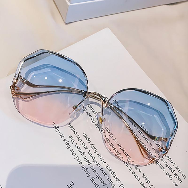 Sunglasses 2022 Fashion Tea Gradient Rimless Women Ocean Water Cut Trimmed Blue Pink Lens Metal Temples Sun Glasses Female UV400
Sunglasses 2022 Fashion Tea Gradient Rimless Women Ocean Water Cut Trimmed Blue Pink Lens Metal Temples Sun Glasses Female UV400