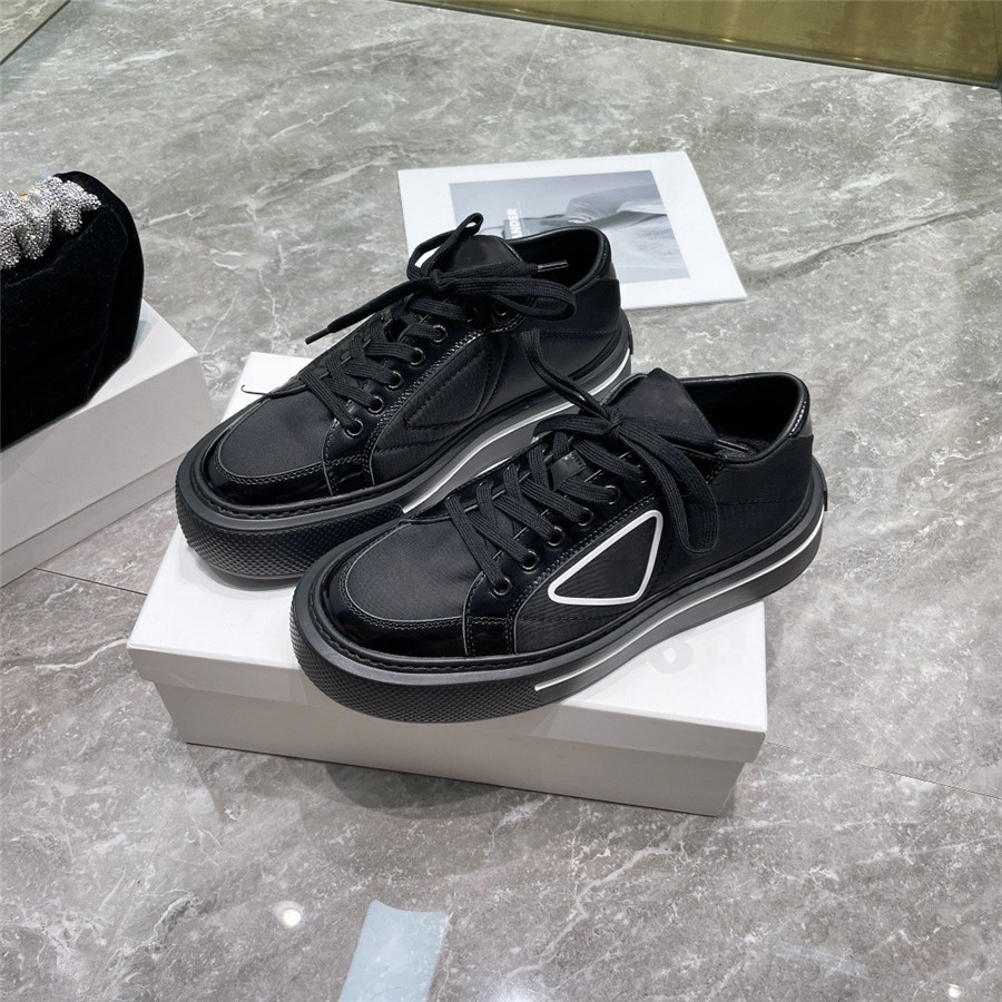 Nylon waterproof casual shoes women's Black Leather splicing lace up shoes New rubber thick soled outdoor sneakers 35-40 cool fashion sandshoe
Nylon waterproof casual shoes women's Black Leather splicing lace up shoes New rubber thick soled outdoor sneakers 35-40 cool fashion sandshoe