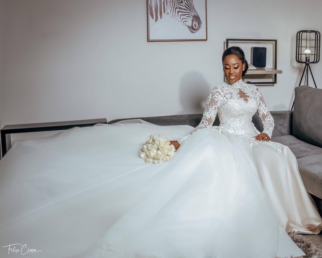 2021 Plus Size Arabic Aso Ebi Lace Beaded Mermaid Wedding Dresses High Neck Bridal Dresses Detachable Train Wedding Gowns ZJ136