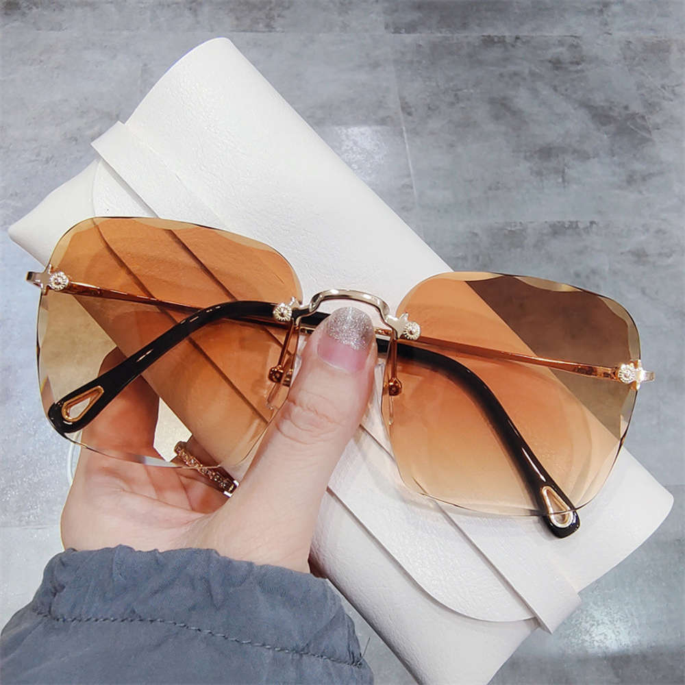 New style big frame sunglasses for men and women outdoor leisure personality fashion HOH0
New style big frame sunglasses for men and women outdoor leisure personality fashion HOH0