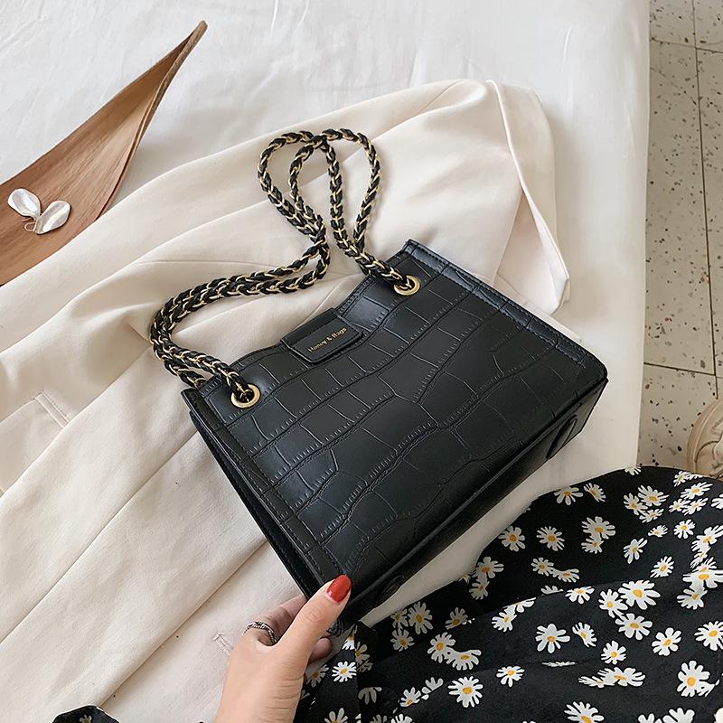 Ladies' 2021 slung fashion Korean version of shoulder soft leather large capacity chain tote bag, Black
Ladies' 2021 slung fashion Korean version of shoulder soft leather large capacity chain tote bag, Black