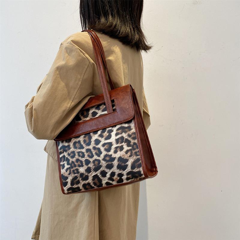 Leopard Print Underarm Bags For Women 2021 Soft Pu Leather Large Shoulder Bag Female Chain Bag ladies wild bags sac a main femme, Black
Leopard Print Underarm Bags For Women 2021 Soft Pu Leather Large Shoulder Bag Female Chain Bag ladies wild bags sac a main femme, Black