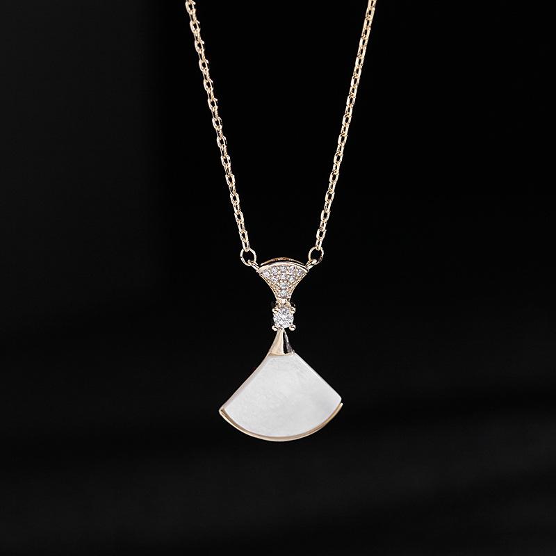 Pendant Necklaces Personality Cute Small Mini Skirt Necklace Fan-shaped Jewelry Gift For Women 
Pendant Necklaces Personality Cute Small Mini Skirt Necklace Fan-shaped Jewelry Gift For Women