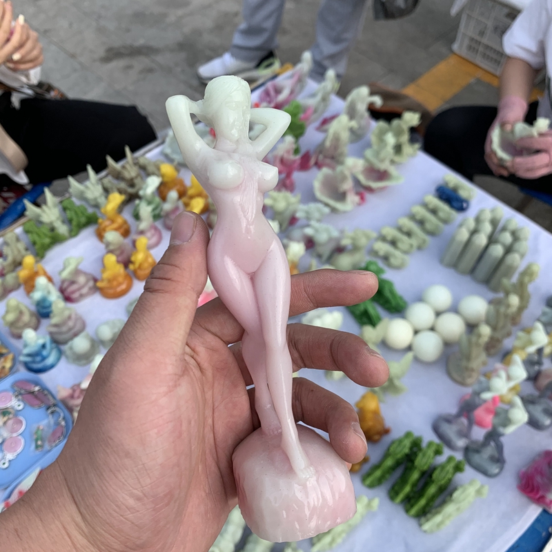 Natural rough stone carving beauty, home life decoration, exquisite handicraft decoration.
Natural rough stone carving beauty, home life decoration, exquisite handicraft decoration.