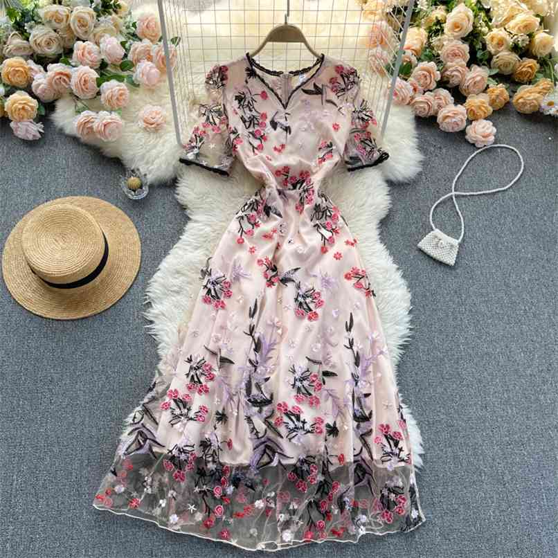 Summer Retro Fashion Embroidered Flowers Dresses Women' V-neck Hollow out Short-sleeved Slimming Midi Dress Vestido feminino 210602, Apricot pink
Summer Retro Fashion Embroidered Flowers Dresses Women' V-neck Hollow out Short-sleeved Slimming Midi Dress Vestido feminino 210602, Apricot pink