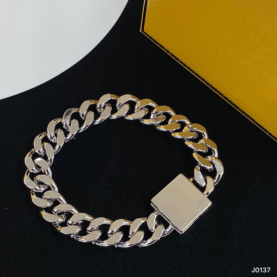 Stylish Metal Chain Bracelet Square Letter Designer Bracelets Men Women Steel Seal Buckle Bracelet
Stylish Metal Chain Bracelet Square Letter Designer Bracelets Men Women Steel Seal Buckle Bracelet