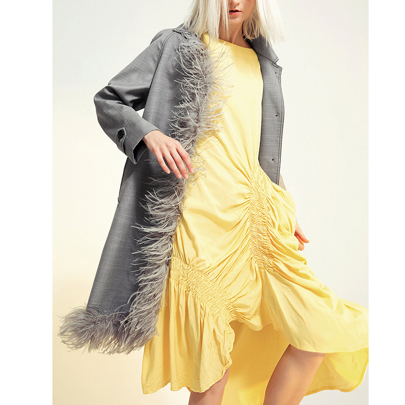 [EAM] Women Feather Spliced Asymmetric Trench New Lapel Long Sleeve Loose Fit Windbreaker Fashion Tide Spring Autumn 2021 1B098 210218