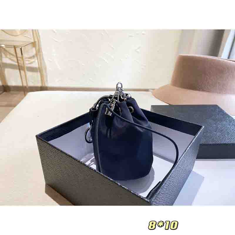 Designers Mini Bag with Chain Strap Fashion Cross Body Tascheg Luxurys Shoulder Bags Women Sac MINI Pochette, Khaki
Designers Mini Bag with Chain Strap Fashion Cross Body Tascheg Luxurys Shoulder Bags Women Sac MINI Pochette, Khaki