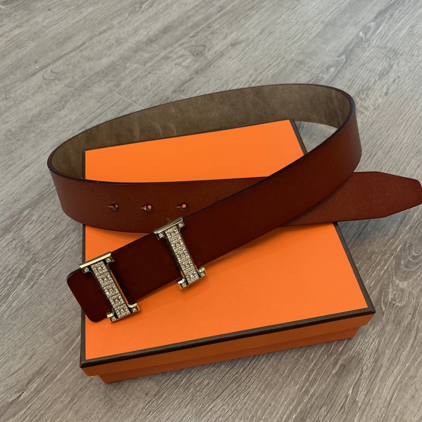 Luxury women's belt fashion designer belts classic high quality pin buckle men's and women's casual style width 3.8cm good
Luxury women's belt fashion designer belts classic high quality pin buckle men's and women's casual style width 3.8cm good