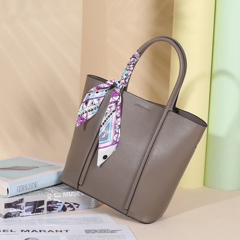 Evening Bags Large-capacity First Layer Cowhide Bucket Bag, Handbag, Portable Messenger Fashionable Leather Shoulder Bag
Evening Bags Large-capacity First Layer Cowhide Bucket Bag, Handbag, Portable Messenger Fashionable Leather Shoulder Bag