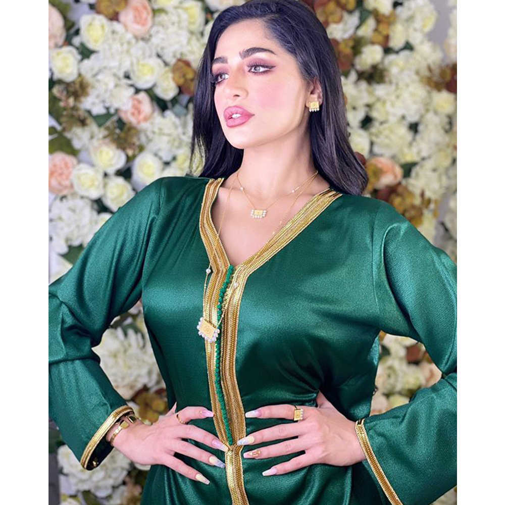 Siskakia Arabic Dresses for Women Fall 2020 Golden Ribbon Patchwork V Neck Long Sleeve Maxi Dress Muslim Turkish Clothing Satin Y0603, Green abaya
Siskakia Arabic Dresses for Women Fall 2020 Golden Ribbon Patchwork V Neck Long Sleeve Maxi Dress Muslim Turkish Clothing Satin Y0603, Green abaya