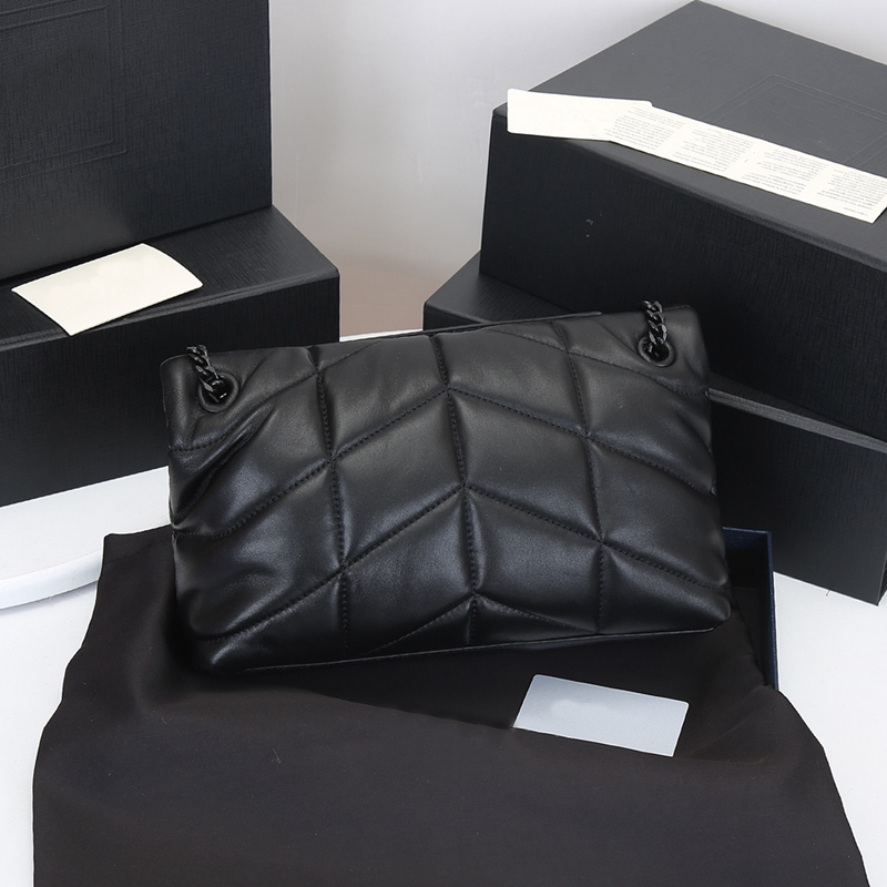 2021 new high quality leather pillow bag lambskin material ladys chain bag clasp clamshell bags 29cm leather handbag 3a 19126, Free delivery box
2021 new high quality leather pillow bag lambskin material ladys chain bag clasp clamshell bags 29cm leather handbag 3a 19126, Free delivery box