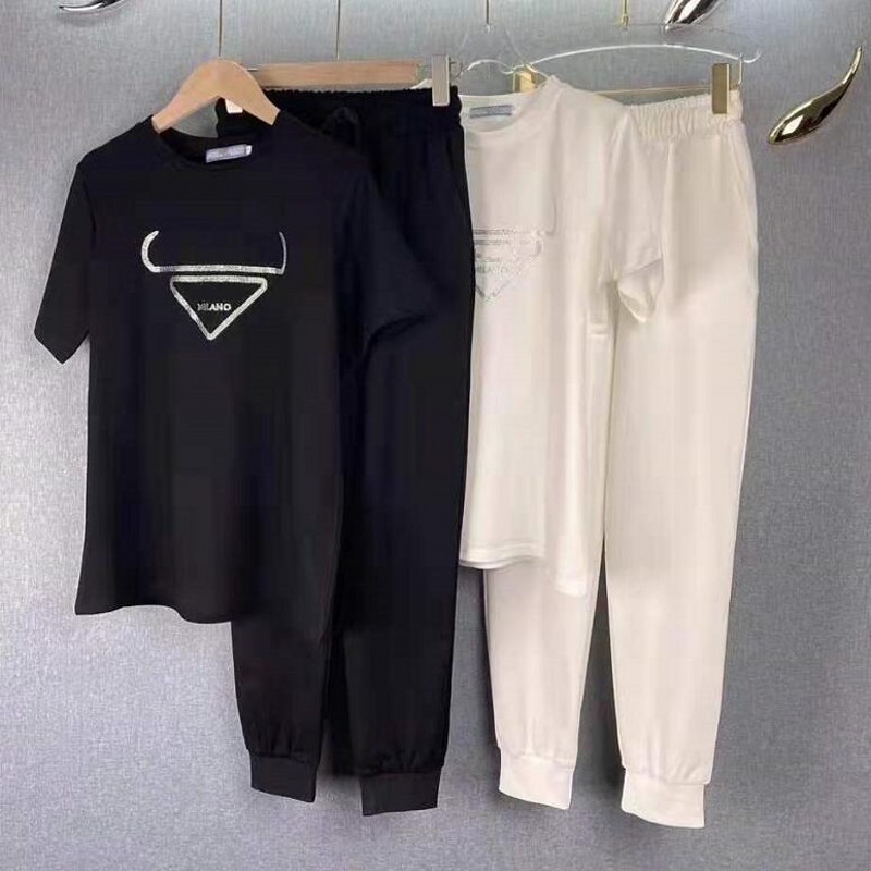 Womens Short Sleeve Tee Pants Fashion rhinestone logo Tracksuit Two Black and white Solid Sporting Casual suit Female 2 Piece Outfits
Womens Short Sleeve Tee Pants Fashion rhinestone logo Tracksuit Two Black and white Solid Sporting Casual suit Female 2 Piece Outfits