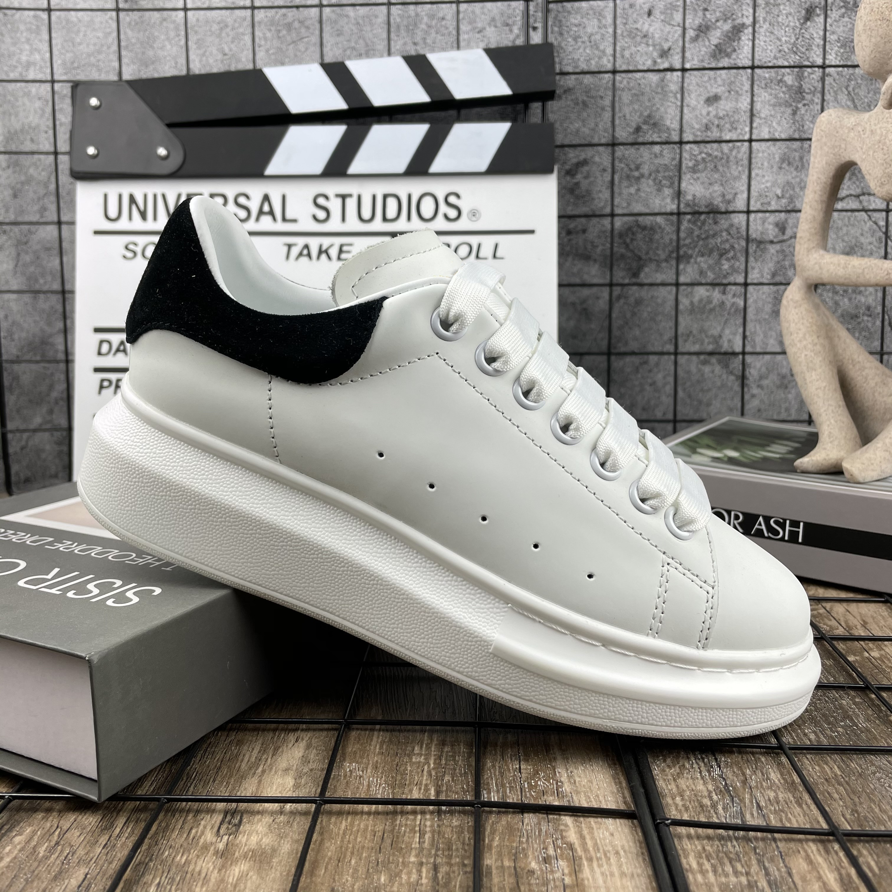 2021 Top Casual Shoes Womens Mens Trainers White Leather Platform Shoes Flat Chaussures De Sport Zapatillas Suede scarpe With Box, Pink
2021 Top Casual Shoes Womens Mens Trainers White Leather Platform Shoes Flat Chaussures De Sport Zapatillas Suede scarpe With Box, Pink
