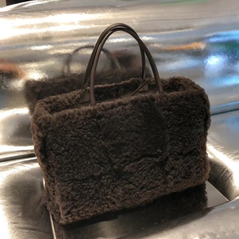 Evening Bags Luxury Faux Fur Tote Bag Winter Shoulder Designer Fashion Personality Woven Women Handbags Wool Ladies, Yellow
Evening Bags Luxury Faux Fur Tote Bag Winter Shoulder Designer Fashion Personality Woven Women Handbags Wool Ladies, Yellow