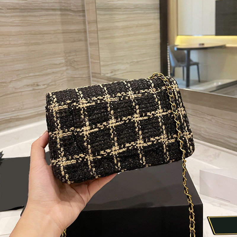2021Ss 17C/20C Famous Designers Shoulder Bags Classic Mini Flap Square Tweed Check Tartan Matelasse Chian With Gold Ball Crossbody Quilted, 17cm
2021Ss 17C/20C Famous Designers Shoulder Bags Classic Mini Flap Square Tweed Check Tartan Matelasse Chian With Gold Ball Crossbody Quilted, 17cm