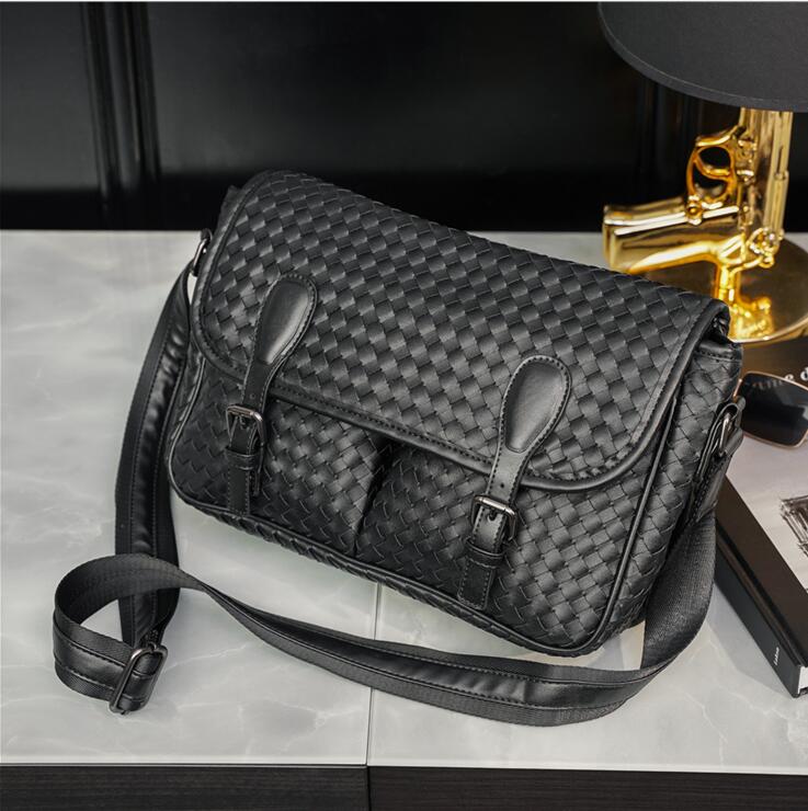 Factory direct men shoulder bags simple and versatile black woven postman bag flip plaid fashion backpack street trend color matching leather handbag, Black3
Factory direct men shoulder bags simple and versatile black woven postman bag flip plaid fashion backpack street trend color matching leather handbag, Black3