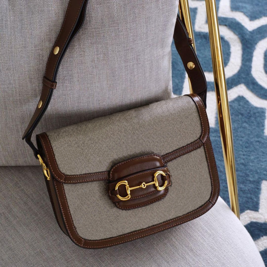 2021 lady Saddle bag 1955 Luxurys Designers Double G bag Ladies favorite Horsebit hasp Handbags Many colors are available Women fashion Cross Body Bags handbag, Black
2021 lady Saddle bag 1955 Luxurys Designers Double G bag Ladies favorite Horsebit hasp Handbags Many colors are available Women fashion Cross Body Bags handbag, Black