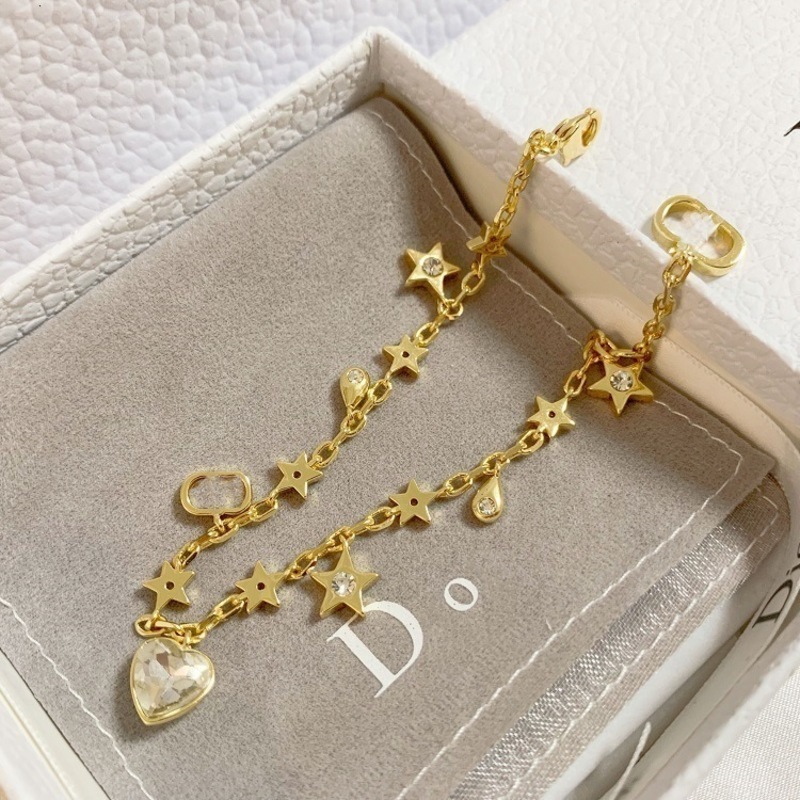 designer Bracelet women2021 new designer bracelets bracelets brass material fashion ladies bangle bracelet19 8840
designer Bracelet women2021 new designer bracelets bracelets brass material fashion ladies bangle bracelet19 8840