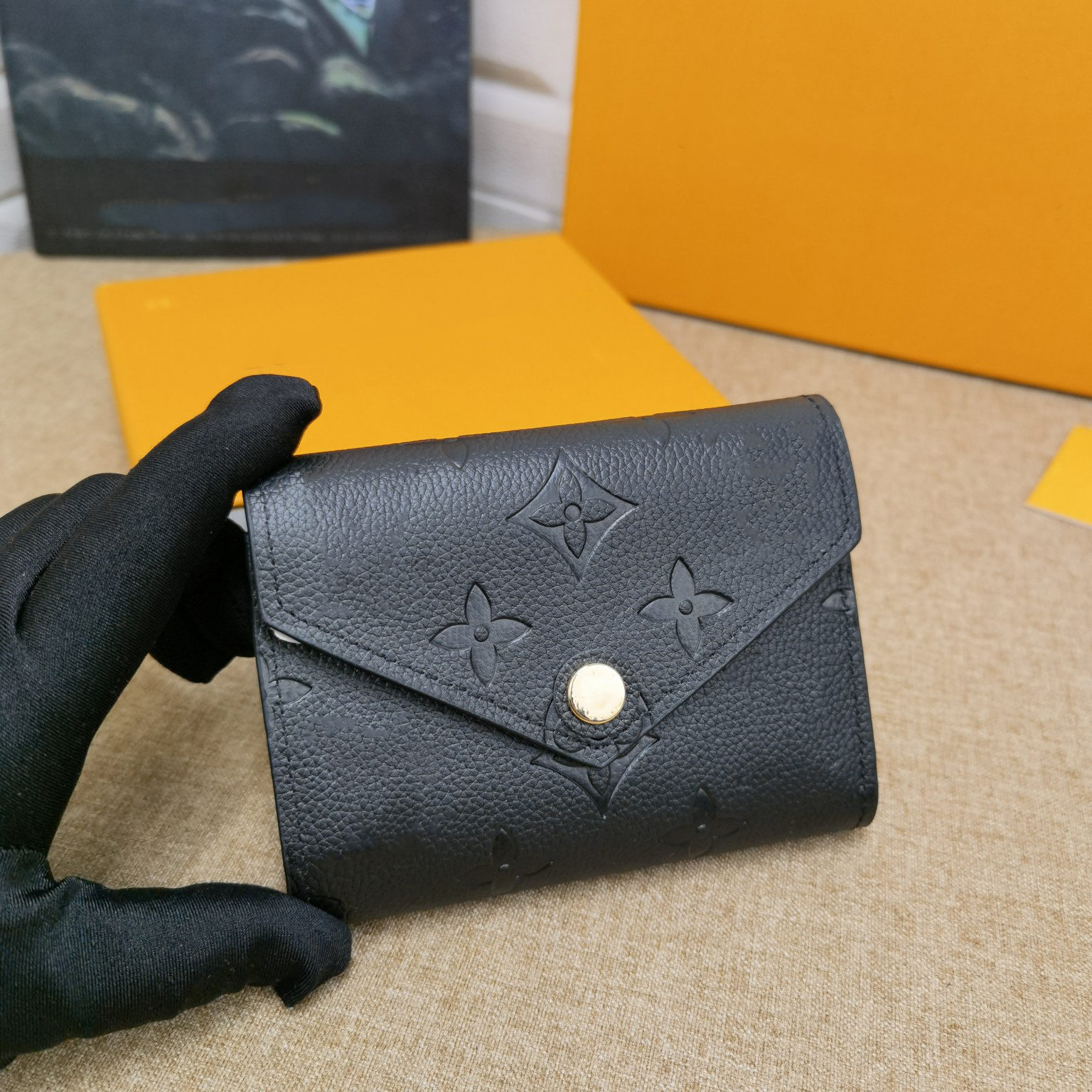 Top Quality Men and women Wallet Card Leather Short Classic Style designer luxury famous brand hand-held money size 12-9cm M41938 44314
Top Quality Men and women Wallet Card Leather Short Classic Style designer luxury famous brand hand-held money size 12-9cm M41938 44314