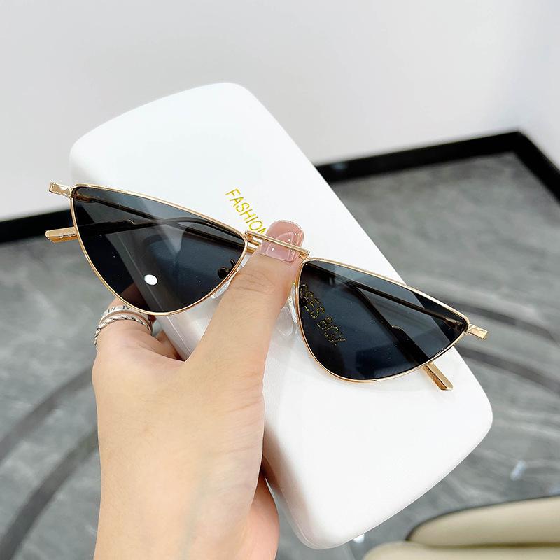 Sunglasses 2021 Retro Sexy Cat Eye Small Frame Flat Top Women's Outdoor Driving Glasses UV400 Lentes De Sol Mujer
Sunglasses 2021 Retro Sexy Cat Eye Small Frame Flat Top Women's Outdoor Driving Glasses UV400 Lentes De Sol Mujer