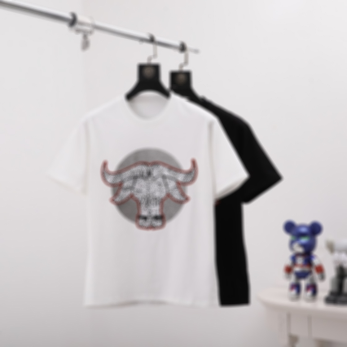 France Paris spring and summer new fashion buffalo print ladies T-shirt white wild loose casual cotton short-sleeved comfortable men's Tee, White;black
France Paris spring and summer new fashion buffalo print ladies T-shirt white wild loose casual cotton short-sleeved comfortable men's Tee, White;black