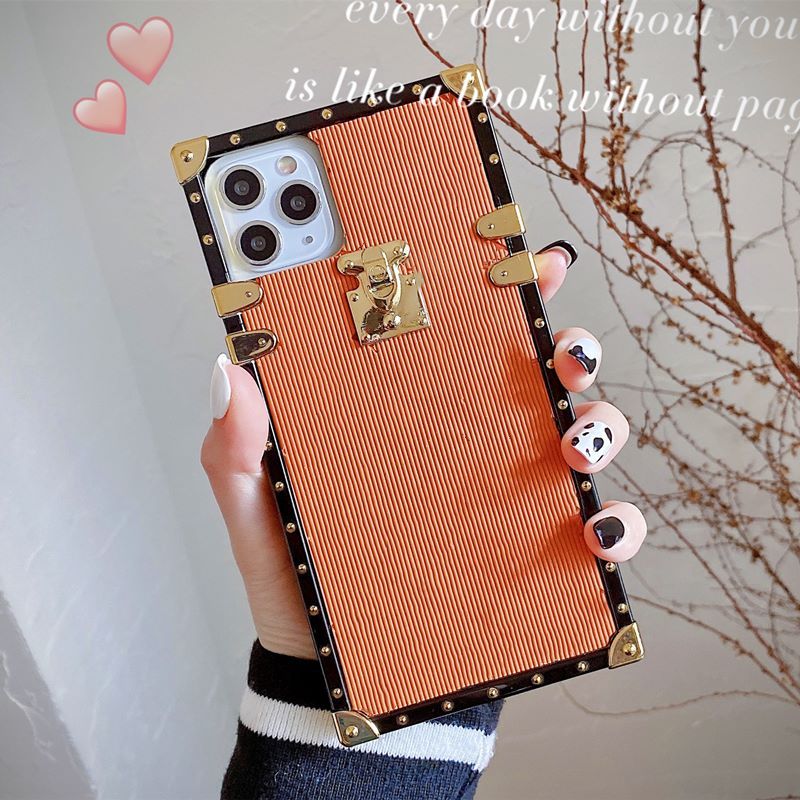 For iPhone 11 12pro 13 pro max XS XR Xsmax 7 8 plus Phone Cases Deluxe Fashion Paris Show Embossed Leather Designer Cellphone Cover with Lanyard, Brown
For iPhone 11 12pro 13 pro max XS XR Xsmax 7 8 plus Phone Cases Deluxe Fashion Paris Show Embossed Leather Designer Cellphone Cover with Lanyard, Brown