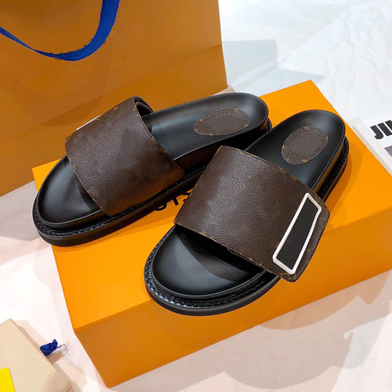 Designer fashion Durable Men Women slipper Sandals Ladies Summer Wide Flat Flops size 34-44 Dust Bag With box, Black
Designer fashion Durable Men Women slipper Sandals Ladies Summer Wide Flat Flops size 34-44 Dust Bag With box, Black