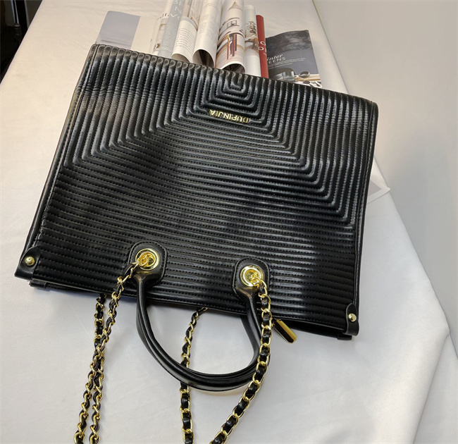 designers duffel bags 45cm 55cm luxury large capacity travel sale women men genuine leather shoulder fashion bag carry rivets with lock head
designers duffel bags 45cm 55cm luxury large capacity travel sale women men genuine leather shoulder fashion bag carry rivets with lock head