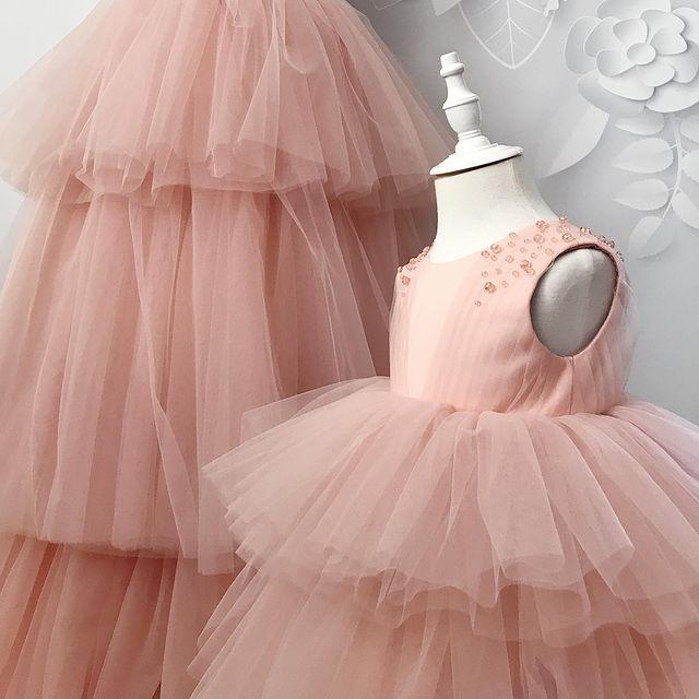 Pink Ball Blush Gown Flower Girl Dresses Tiered Pearls Floor Length Lace Up Tulle Crystals Lilttle Kids Birthday Pageant Weddding Gowns Custom Made s