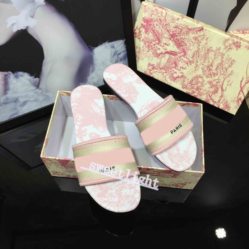 2021 ladies sneakers slippers embroidered sandals floral brocade herringbone stripes beach leather dazzling flowers with box, Black;red
2021 ladies sneakers slippers embroidered sandals floral brocade herringbone stripes beach leather dazzling flowers with box, Black;red