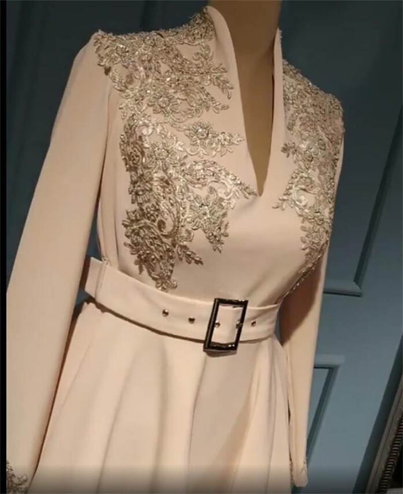Elegant A Line Formal Evening Dresses Deep V Neck Long Sleeves Vintage Tea Length Puffy Prom Dress Appliques Gold Lace Special Occasion Gowns