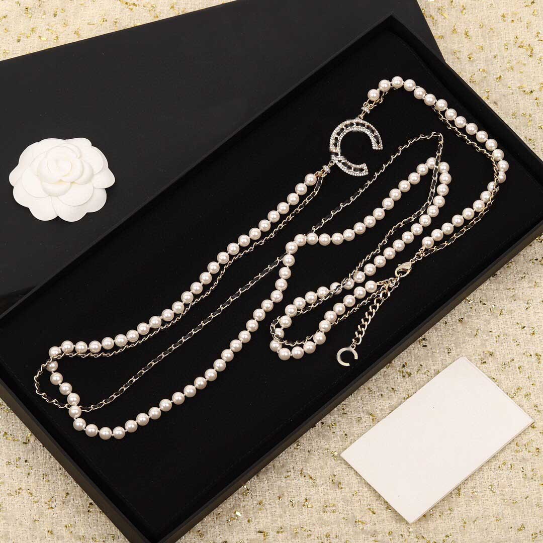 2022 Luxury quality long chain sweater pendant necklace with nature shell beads and genuine leather for women wedding jewelry gift have box stamp PS7183
2022 Luxury quality long chain sweater pendant necklace with nature shell beads and genuine leather for women wedding jewelry gift have box stamp PS7183