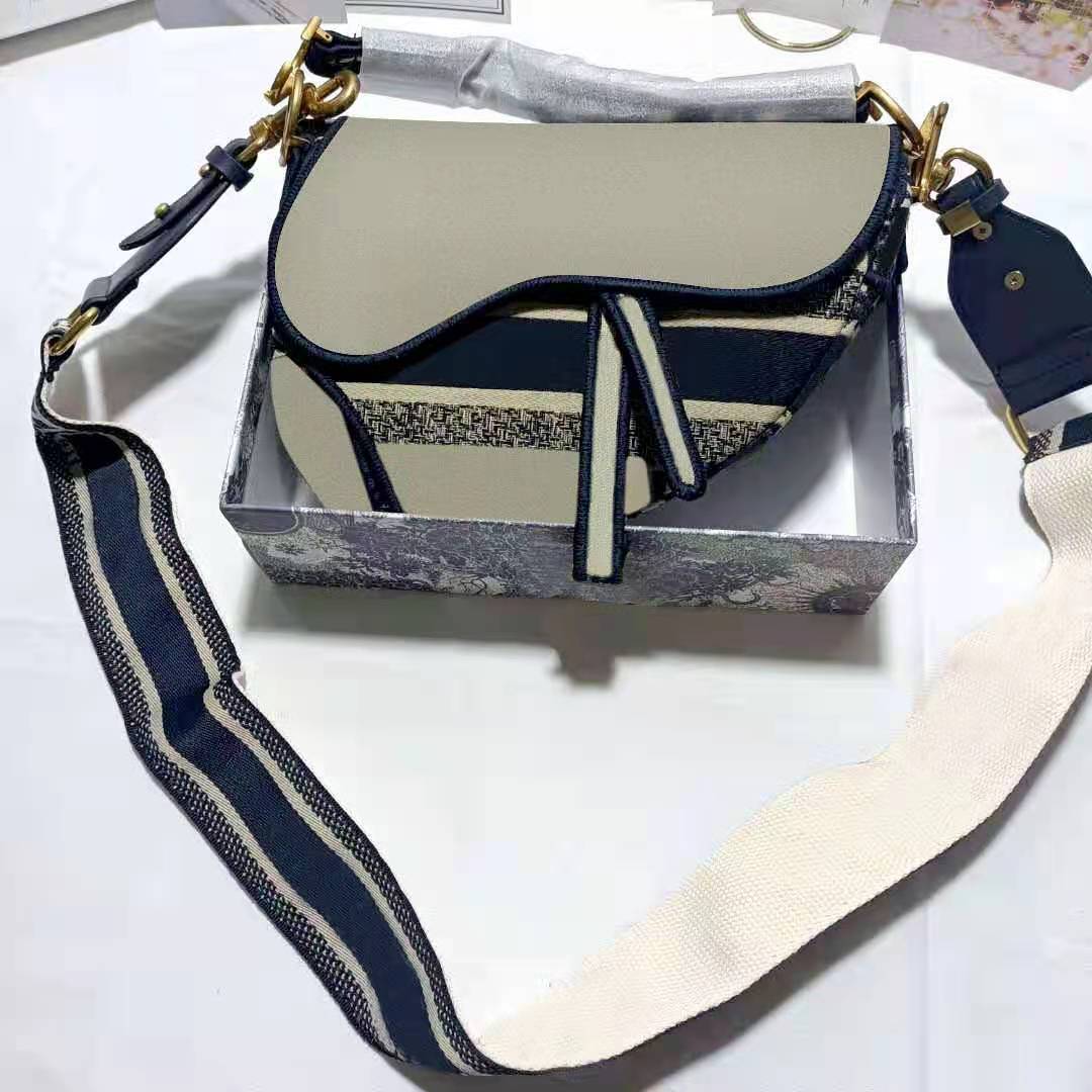 2021 new fashion and luxury ladies high quality messenger bag handbag, fashion embroidered shoulder bag
2021 new fashion and luxury ladies high quality messenger bag handbag, fashion embroidered shoulder bag