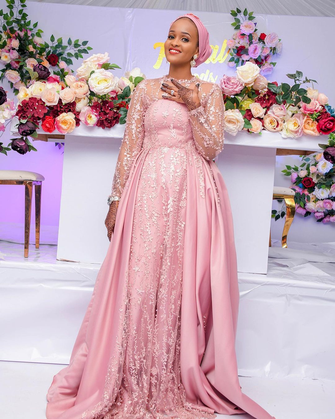 Pink Beaded Graceful Lace Wedding Dresses Jewel Neck Long Sleeves Arabic Bridal Gowns With Detachable Train Plus Size Satin Robe De Marie