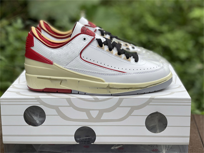 Top Quality Men Women Boy Basketball Shoes Jumpman 2 OG White and Varsity Red colorway Shoelaces Mens DJ4375-106 Sports Trainers Sneakers Ch
Top Quality Men Women Boy Basketball Shoes Jumpman 2 OG White and Varsity Red colorway Shoelaces Mens DJ4375-106 Sports Trainers Sneakers Ch