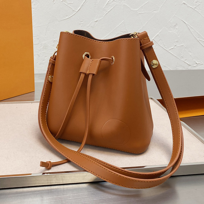 Designer Women Neonoe Series Shoulder Bag Paris Brand Old Flower Genuine Leather Bucket Handbags Woman Fashion Crossbody Handbag Luxurys Designers Bags, Pink
Designer Women Neonoe Series Shoulder Bag Paris Brand Old Flower Genuine Leather Bucket Handbags Woman Fashion Crossbody Handbag Luxurys Designers Bags, Pink