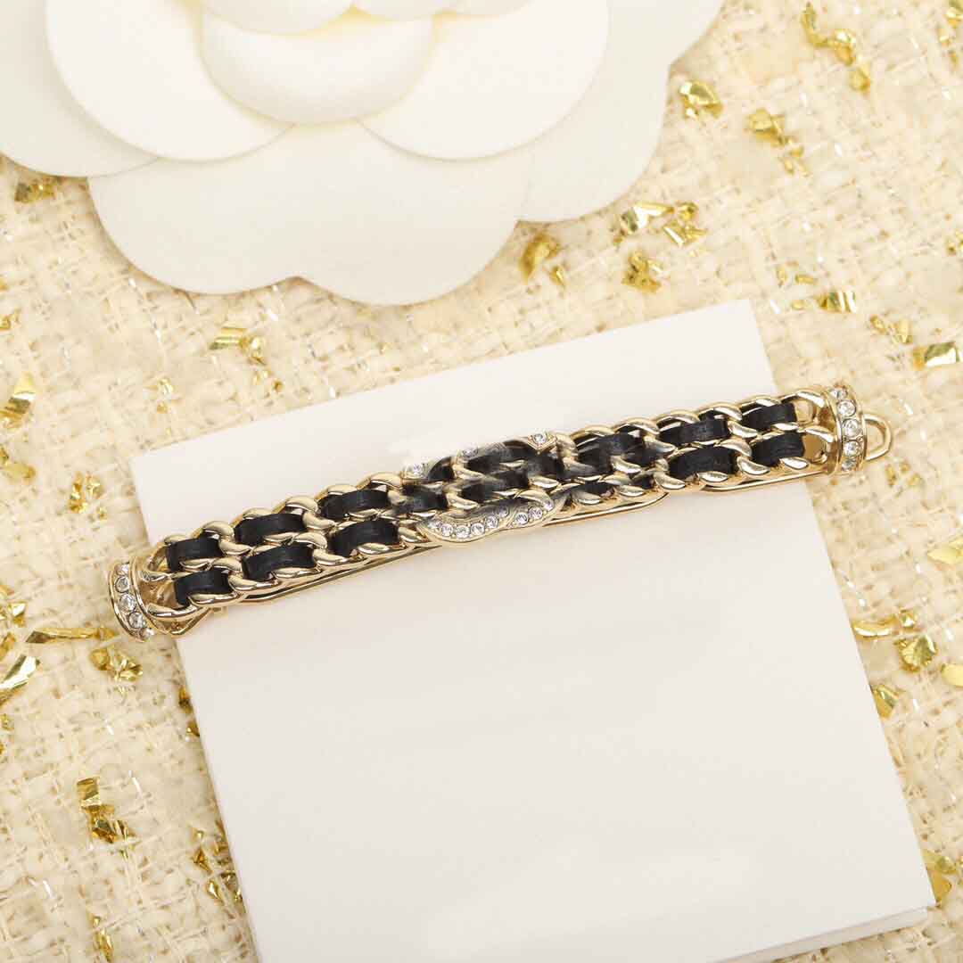 2022 Top quality CHARM hair clip with genuine leather and sparkly diamond in 18k gold plated for women wedding jewelry gift have box stamp PS7259
2022 Top quality CHARM hair clip with genuine leather and sparkly diamond in 18k gold plated for women wedding jewelry gift have box stamp PS7259