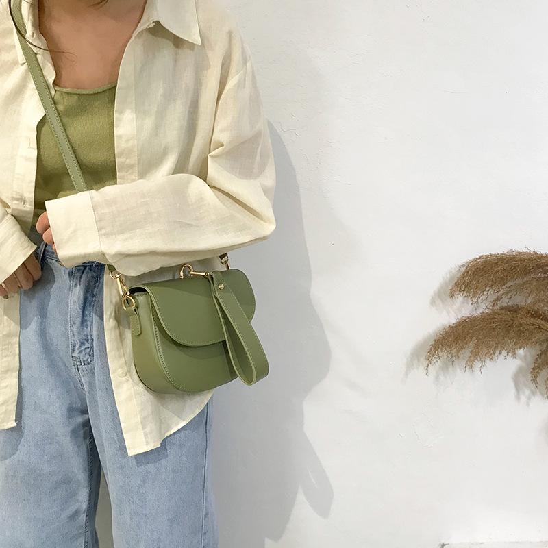 2021 new retro ladies shoulder bag fashion semicircle portable simple small fresh crossbody bag women's, Beige
2021 new retro ladies shoulder bag fashion semicircle portable simple small fresh crossbody bag women's, Beige