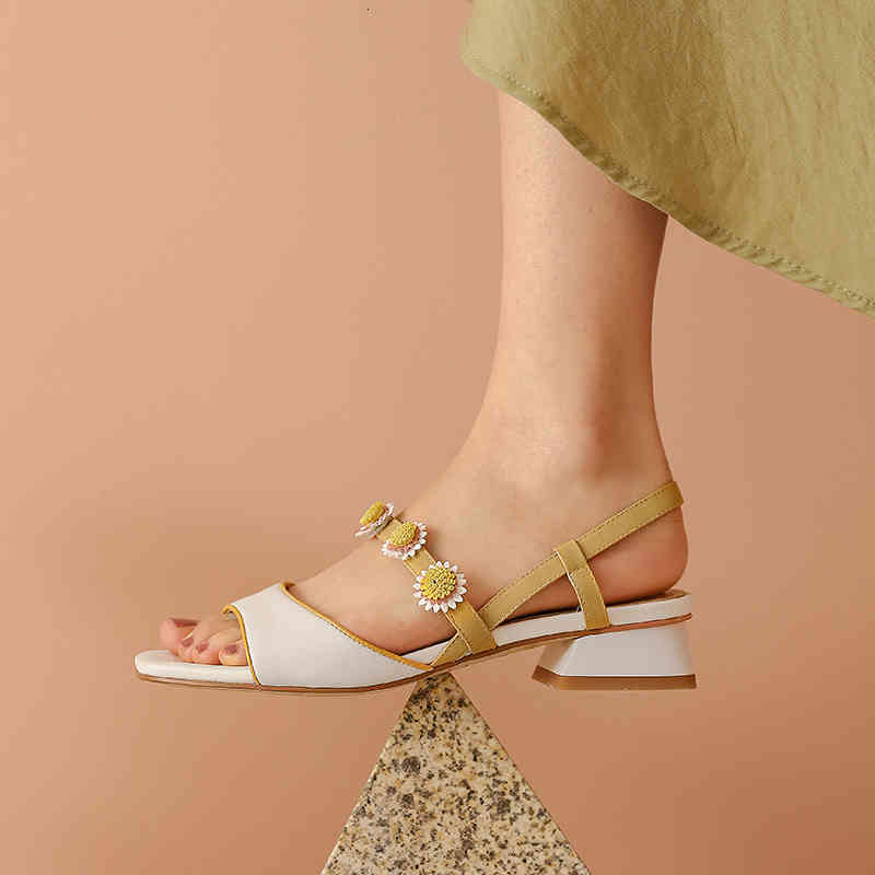 Sandals Genuine leather of summer women casual shoes floral decoration for sandals back belts square heel size 34-40 P62I, 1# shoe box
Sandals Genuine leather of summer women casual shoes floral decoration for sandals back belts square heel size 34-40 P62I, 1# shoe box