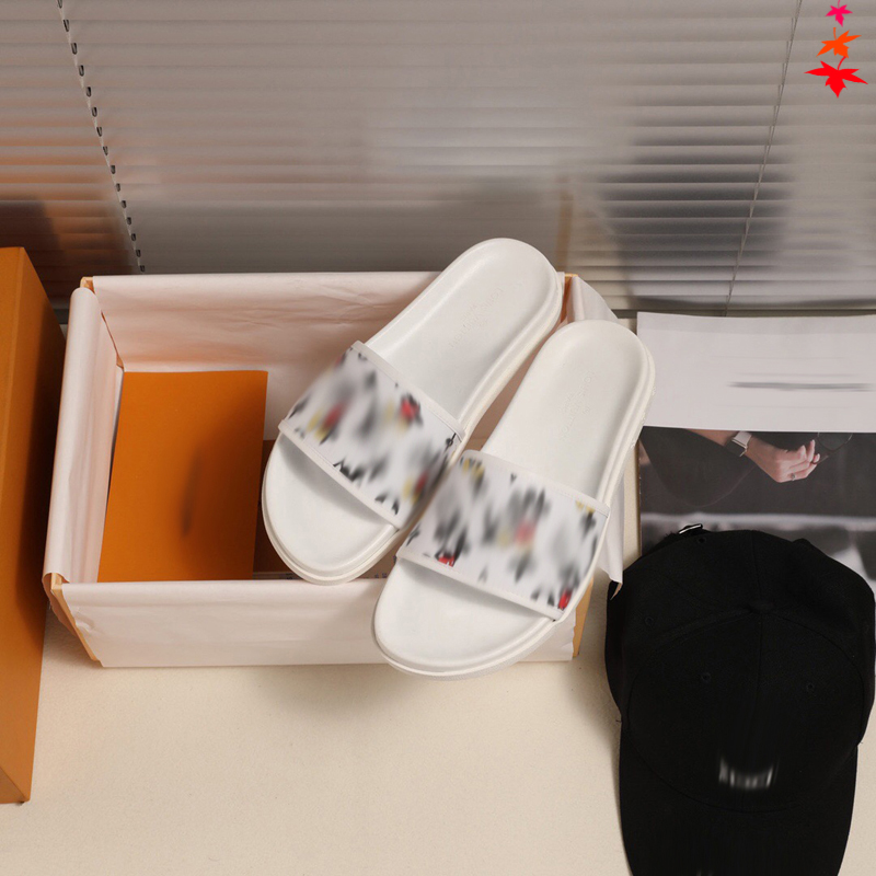 2021 Slipper Designer Slide Summer sandals Fashion Men Beach Indoor Flat Flip Flops Leather luxurys Shoes mens Slippers with box Size 39-45 -H105, White
2021 Slipper Designer Slide Summer sandals Fashion Men Beach Indoor Flat Flip Flops Leather luxurys Shoes mens Slippers with box Size 39-45 -H105, White