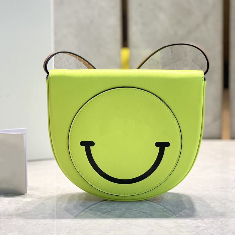 Collocation smiling face energetic feeling full 507620 graceful bag clamshell opening Leather interlayer Delicate and lovely bags
Collocation smiling face energetic feeling full 507620 graceful bag clamshell opening Leather interlayer Delicate and lovely bags