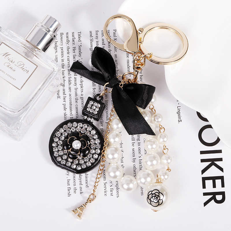 Fashion Pearl Perfume Bottle Keychain Car Key Ring Women Bag Charm Accessories Cute Bow Key Chain Creative Keyrings R250728