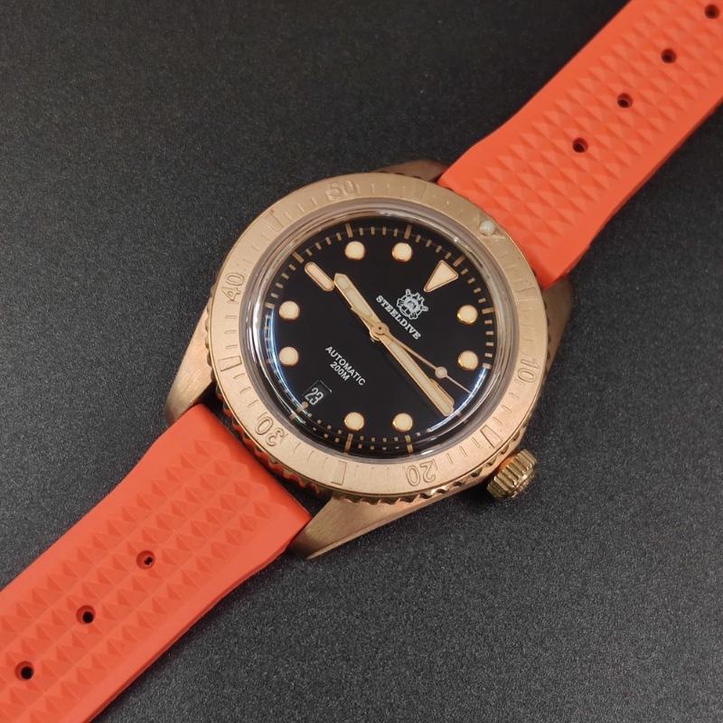 Wristwatches Steeldive SD1965S Black Dial Sapphire Glass Luxury Mens Bronze Automatic Watch 200M Waterproof Rubber Strap Dive, 65s-hr black dial
Wristwatches Steeldive SD1965S Black Dial Sapphire Glass Luxury Mens Bronze Automatic Watch 200M Waterproof Rubber Strap Dive, 65s-hr black dial