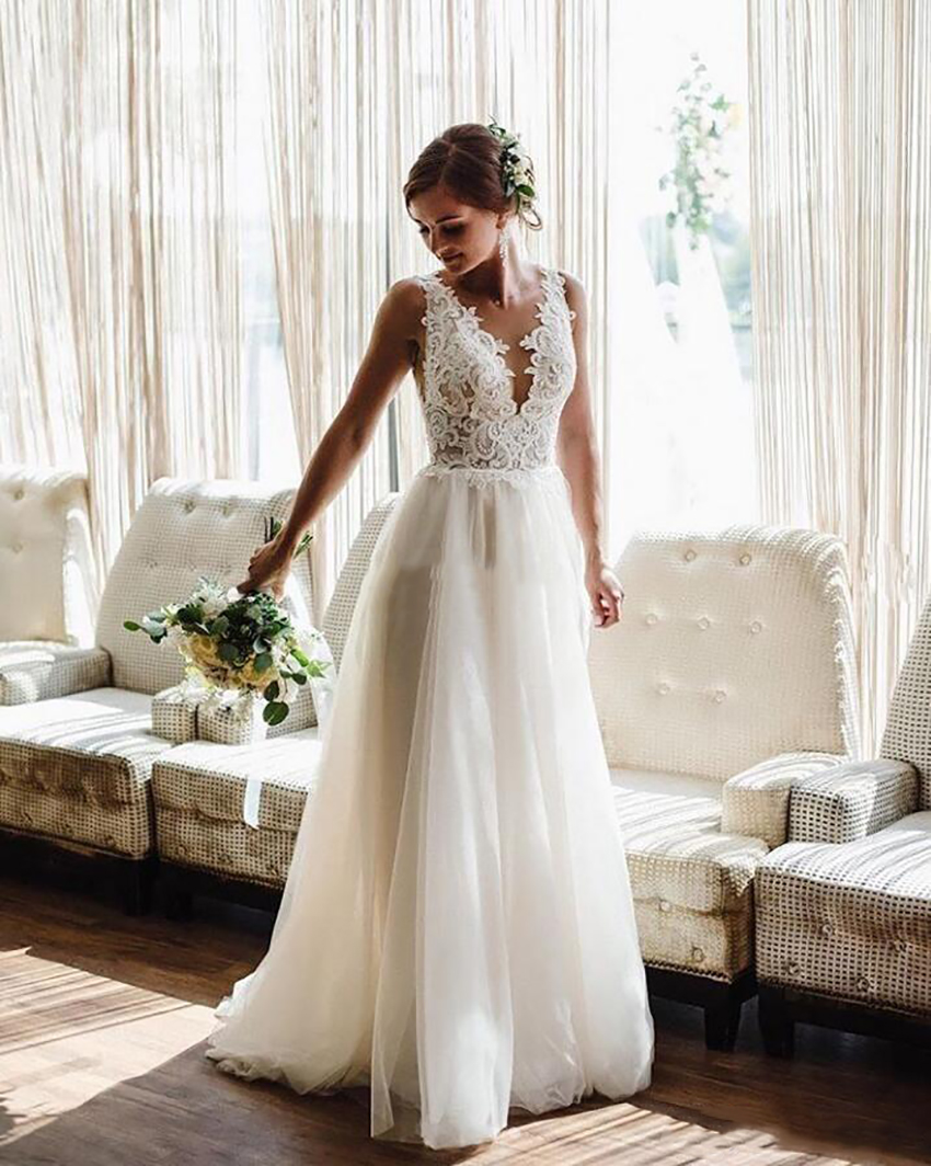 2021 Summer Wedding Dresses V Neck Backless Sweep Train A Line Appliques Lace Beads Garden Beach Boho Country Bridal Gowns robes de mariee Dress 0509