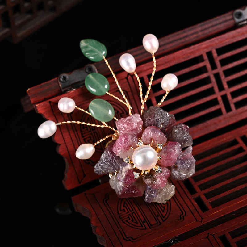 Brooch 2021 Handmade Pearl Tourmaline Crystal Stone Temperament Fashion Pin Women's Small Suit Accessories